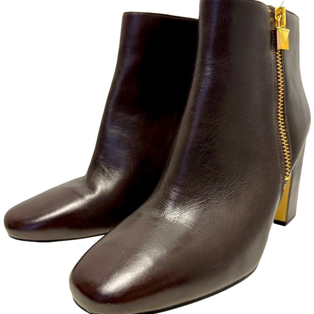 Sz 9.5 Michael Kors Leather Ankle Boots never worn with gold outsole zipper